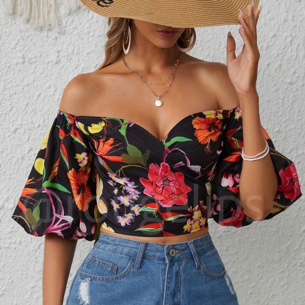 Off the Shoulder Floral Puff Sleeve Shirred Sweetheart Neck Crop Top in Black